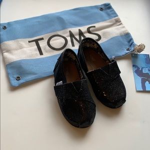 Toms baby/ toddler kids Black shoes